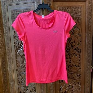 UnderArmour - Women's Hot Pink Heat Gear Activewear /Athletic Top - Size Small